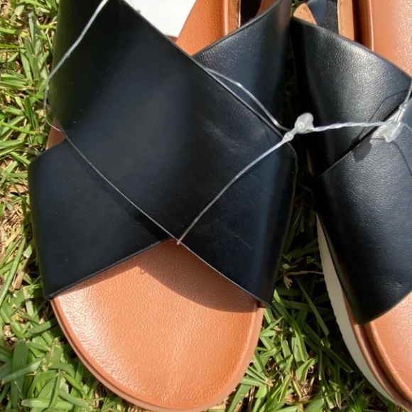 Women’s Universal Thread Sandals - Picture 4 of 9